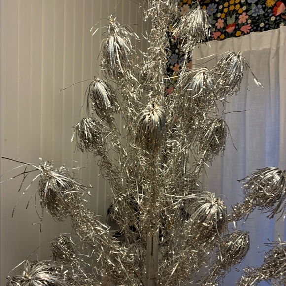Vintage Pompom Aluminum Christmas Tree - Picture 3 of 13